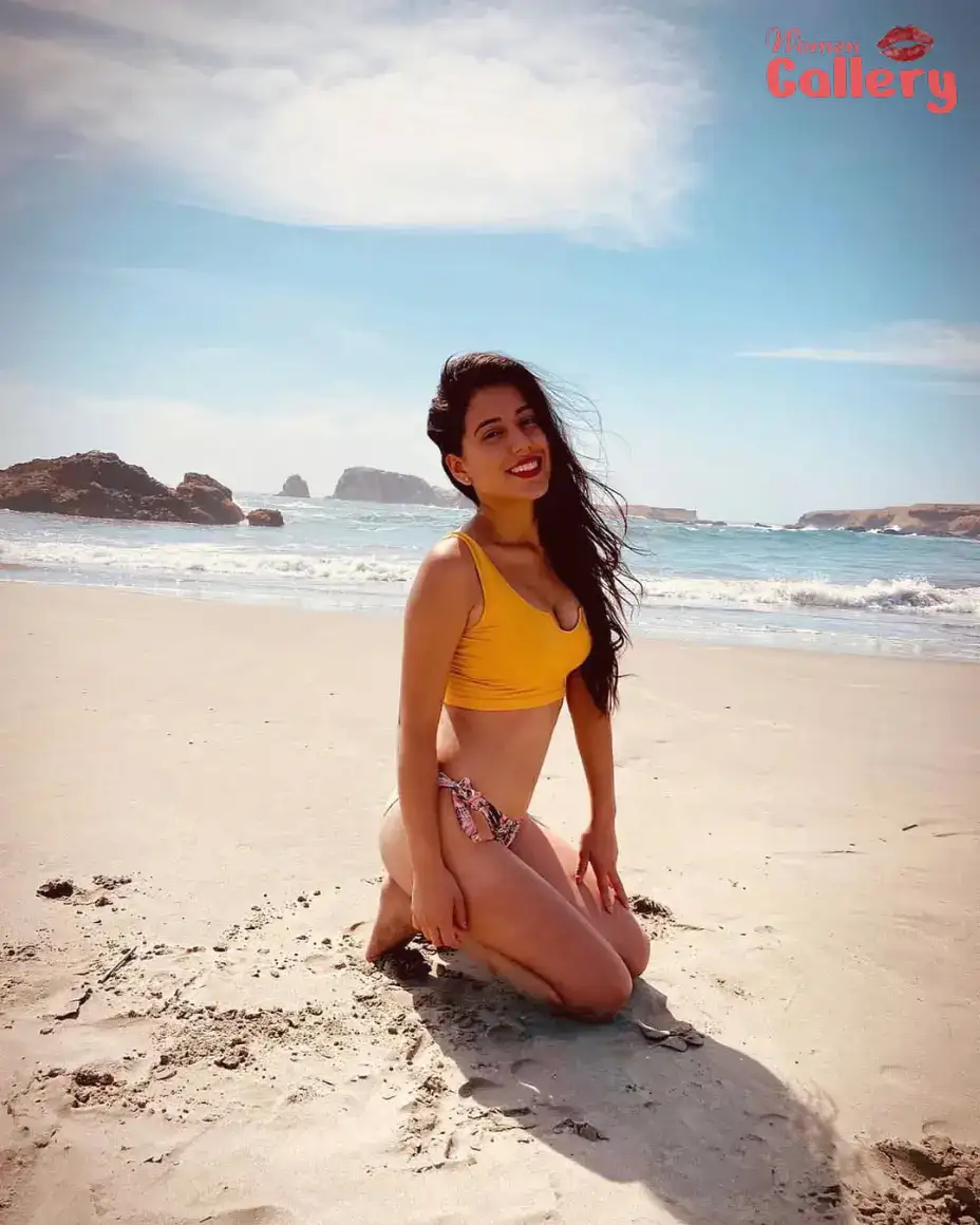 hot Peruvian babe photo