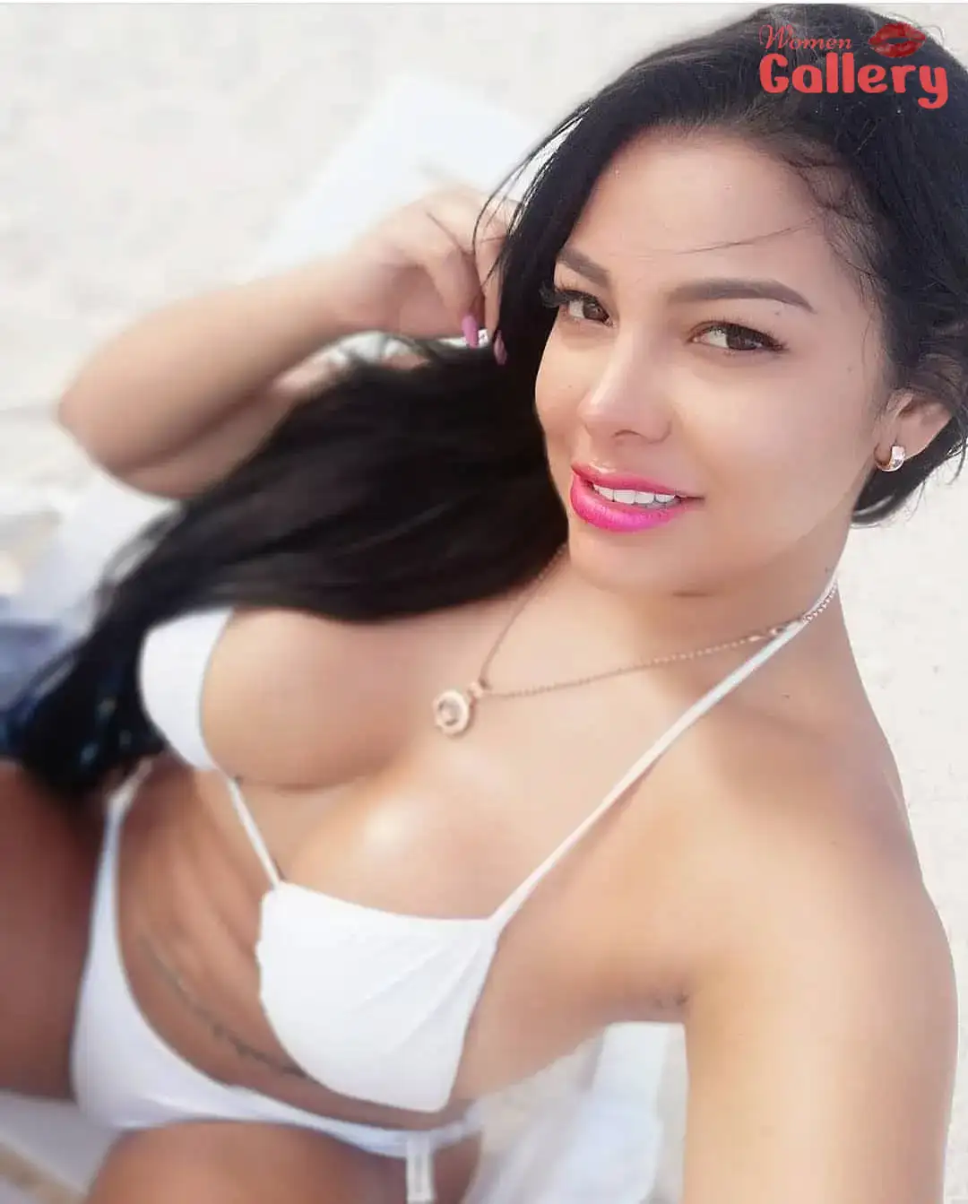 pretty Colombian beauties image