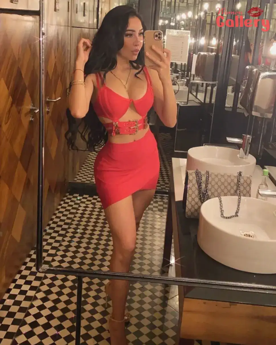 sexy Mexican babe pic